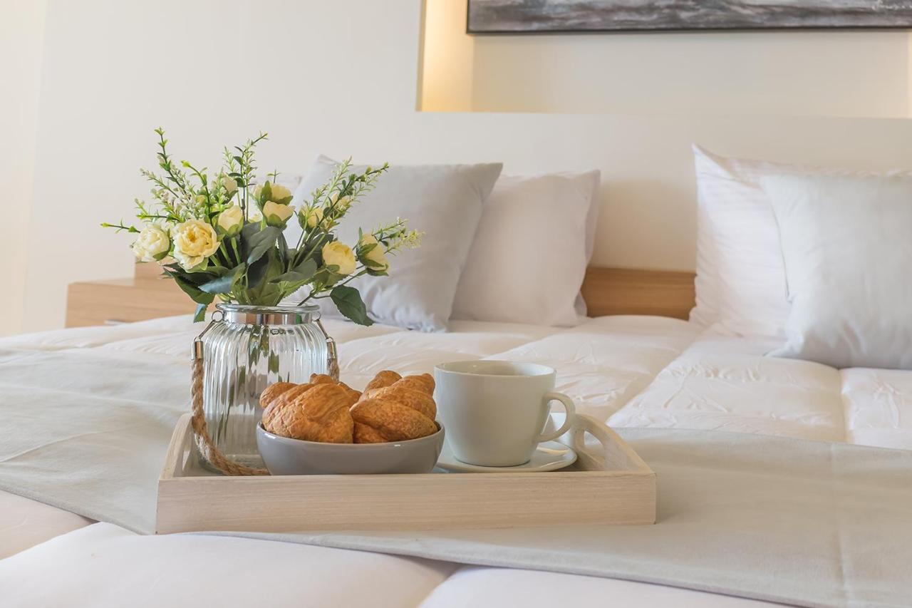 Lilium Luxury Suites Agia Marina 外观 照片