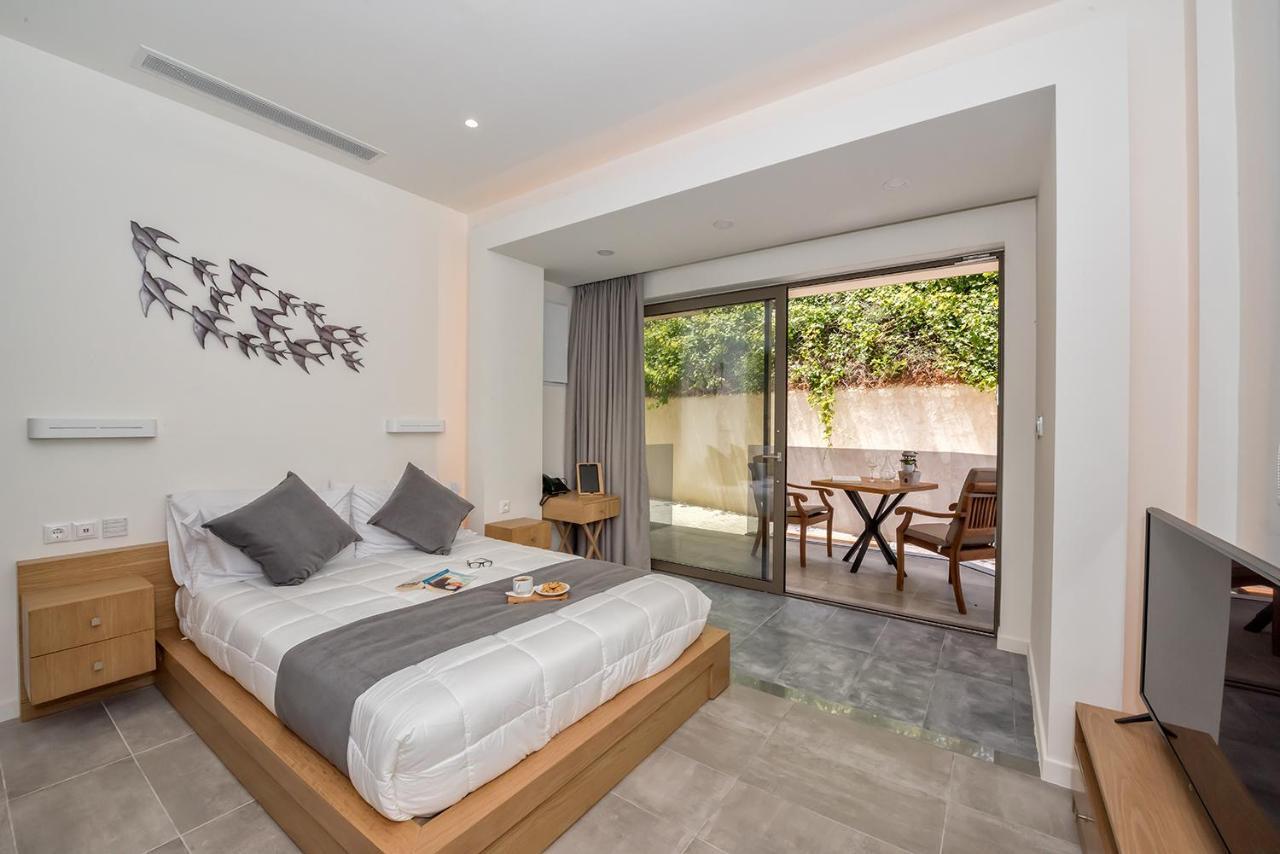 Lilium Luxury Suites Agia Marina 外观 照片
