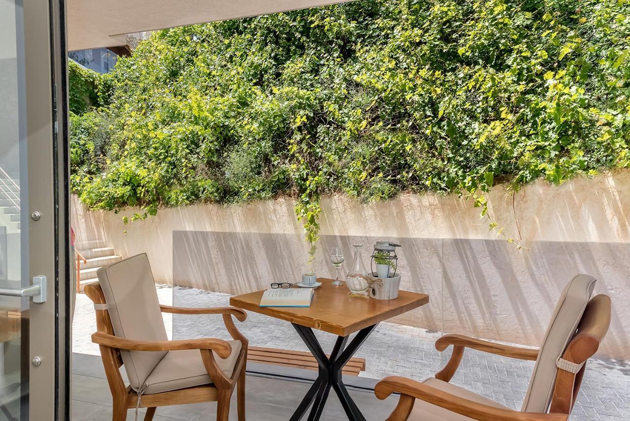 Lilium Luxury Suites Agia Marina 外观 照片