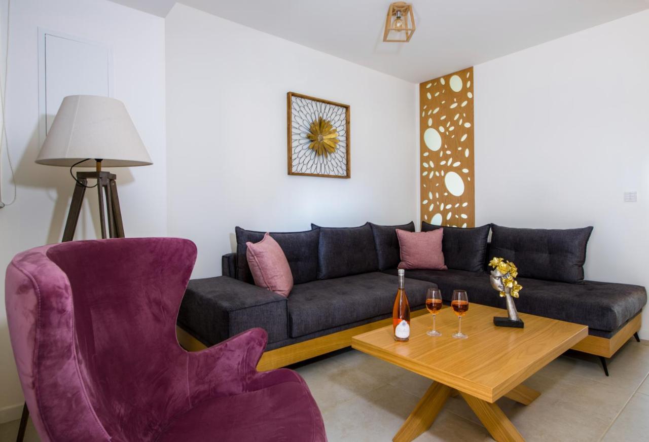Lilium Luxury Suites Agia Marina 外观 照片