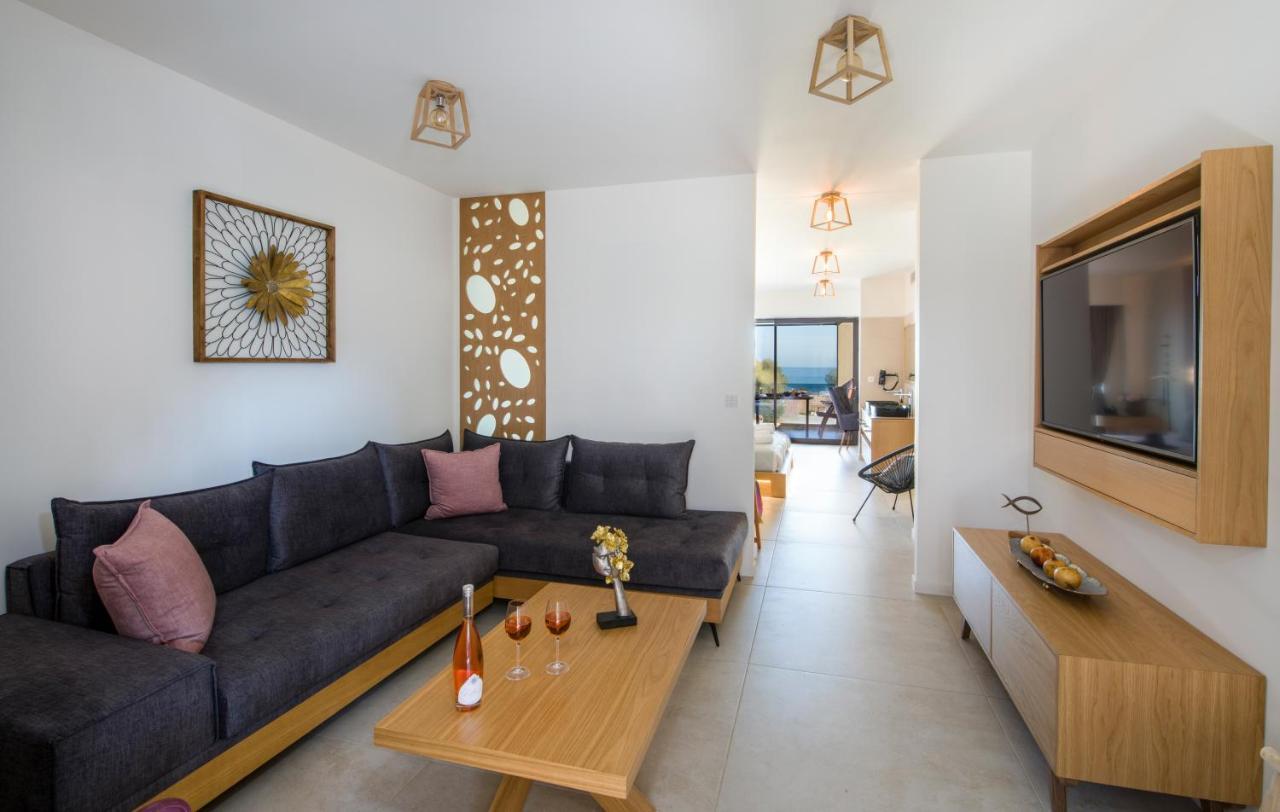 Lilium Luxury Suites Agia Marina 外观 照片