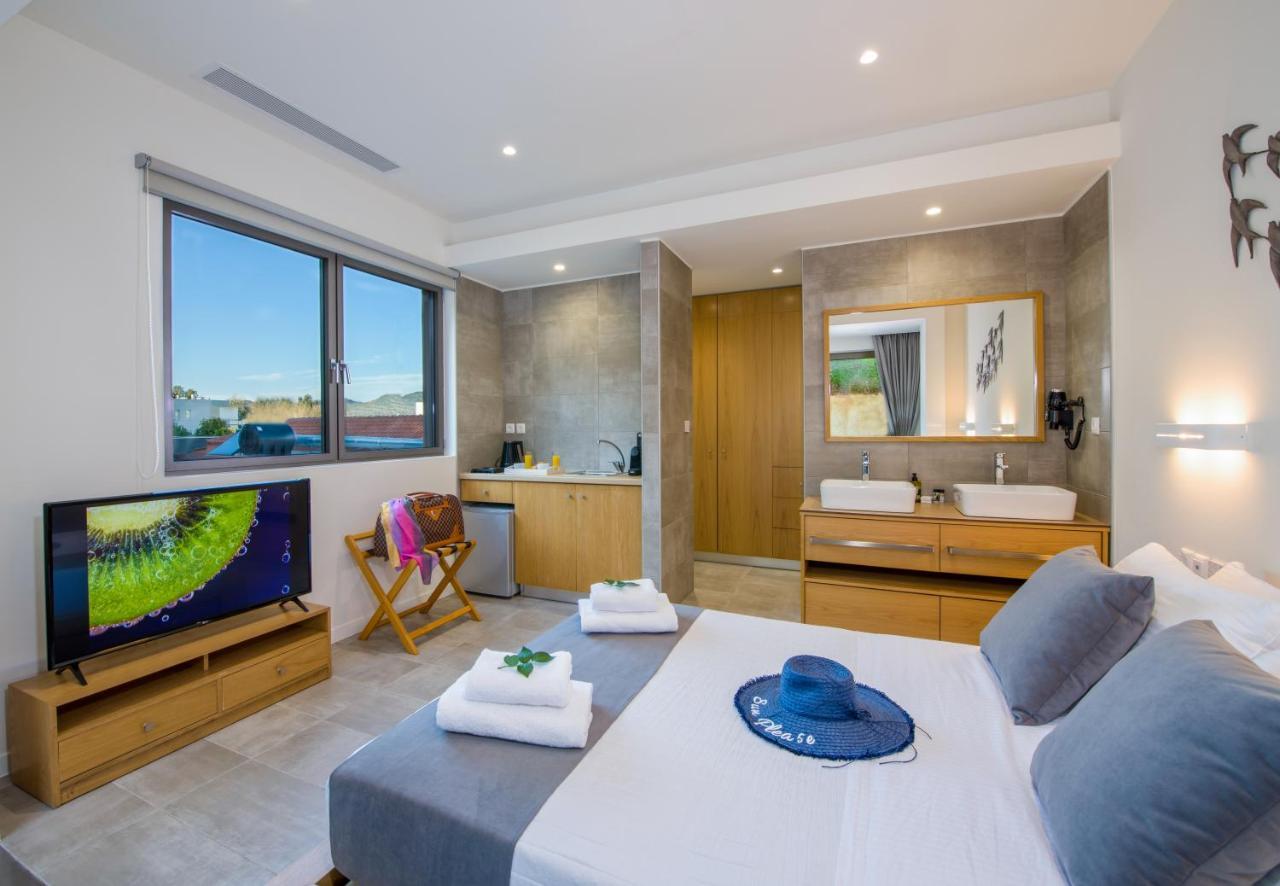 Lilium Luxury Suites Agia Marina 外观 照片