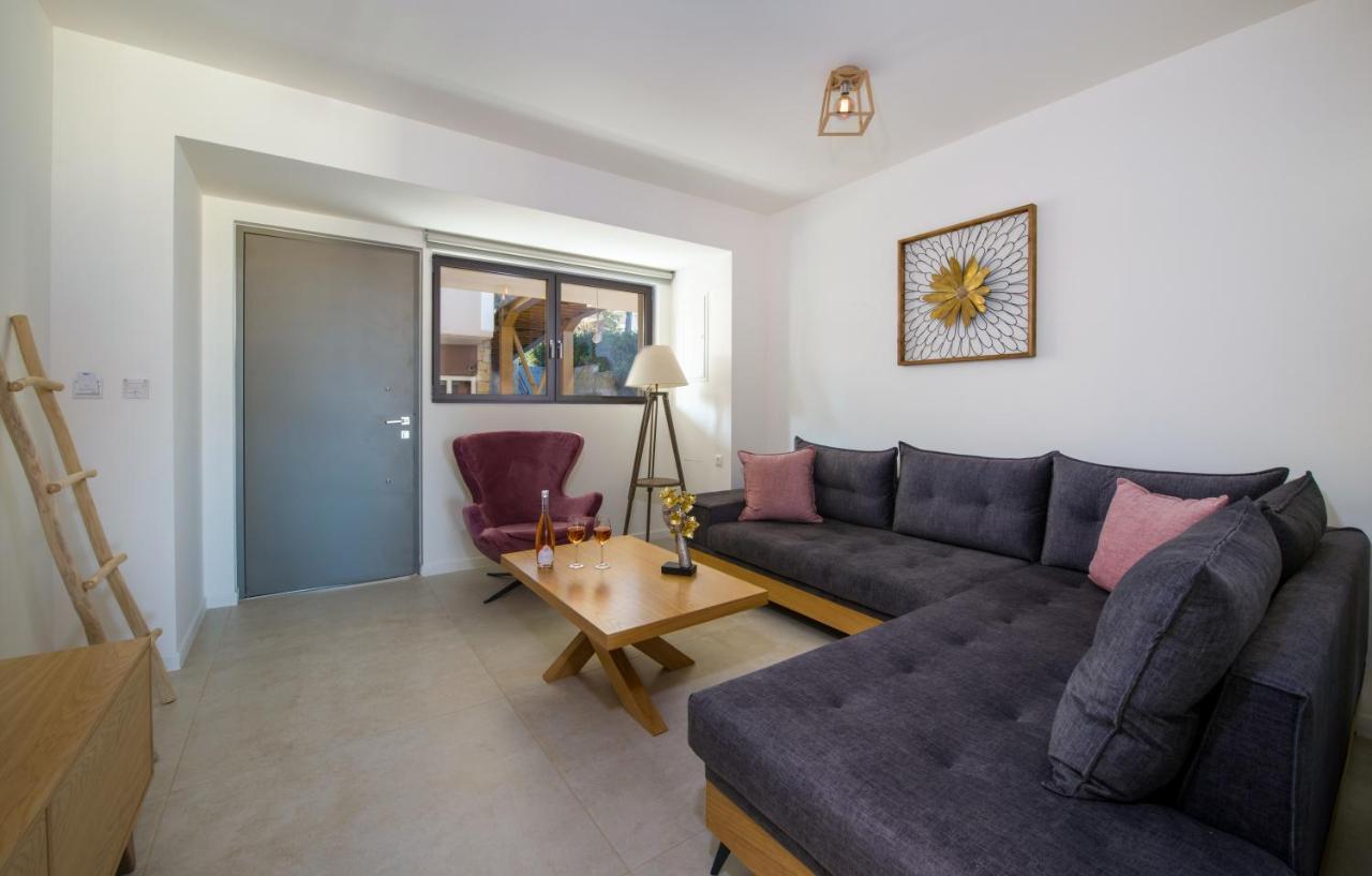 Lilium Luxury Suites Agia Marina 外观 照片