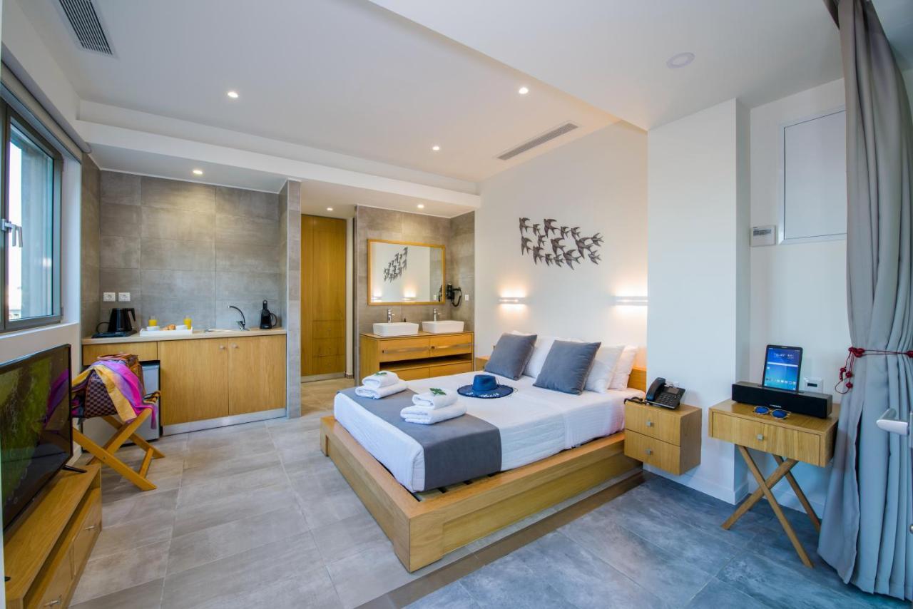 Lilium Luxury Suites Agia Marina 外观 照片