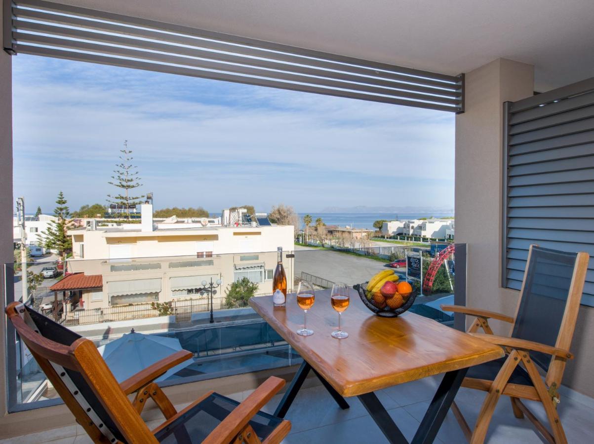 Lilium Luxury Suites Agia Marina 外观 照片